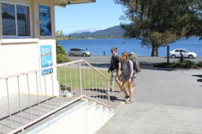  Te Anau Lakefront Backpackers  Те-Анау